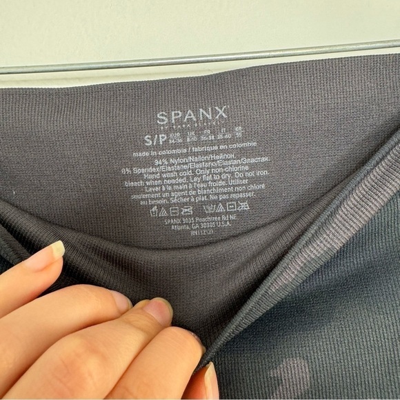 Spanx seamless camo print high waisted legging small - Picture 4 of 5